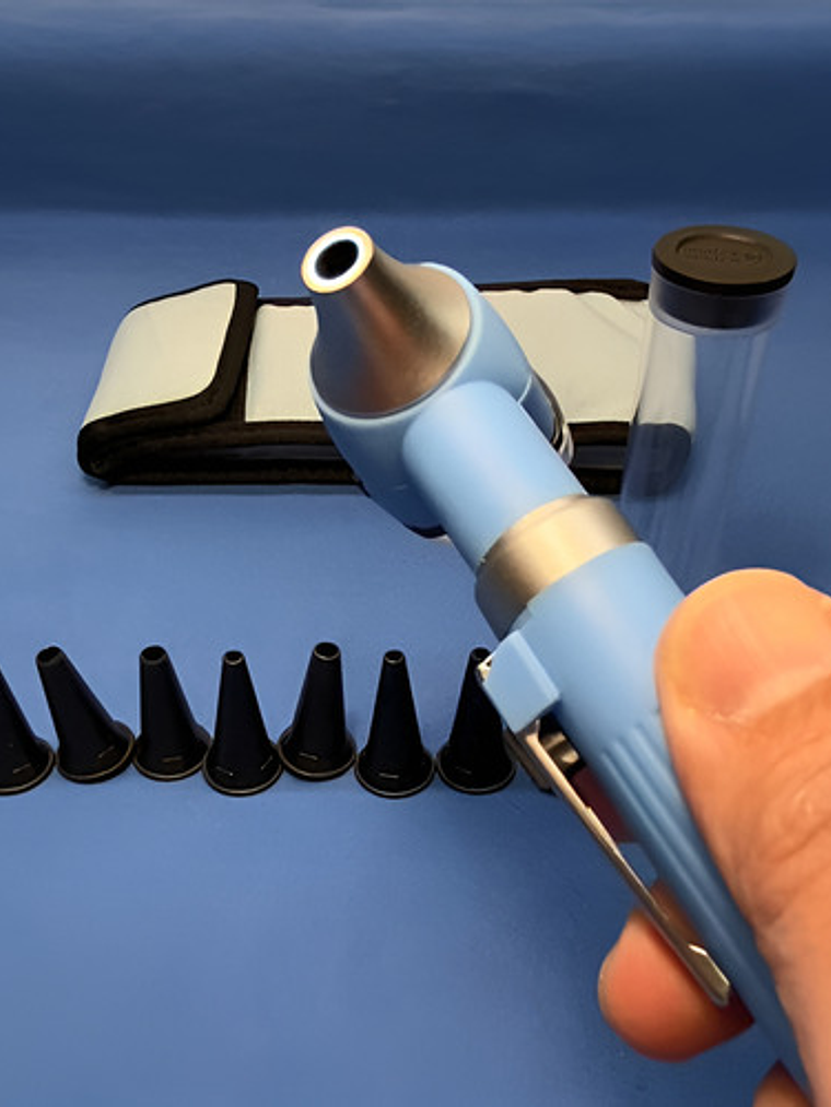 Otoscopio Celeste Con Estuche Y 8 Especulos 5