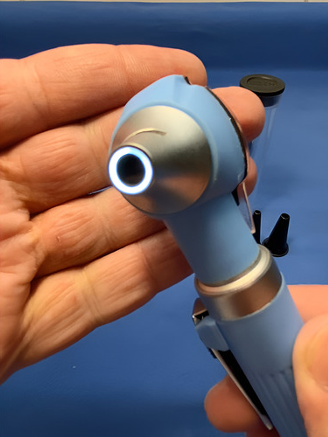 Otoscopio Celeste Con Estuche Y 8 Especulos 8