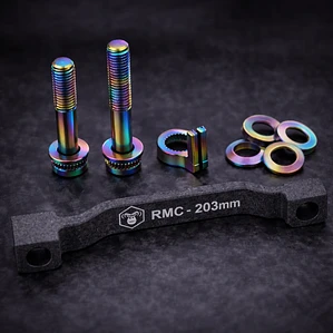 ADAPTADOR DE CALIPER EN CARBONO CON TORNILLERÍA EN TITANIO