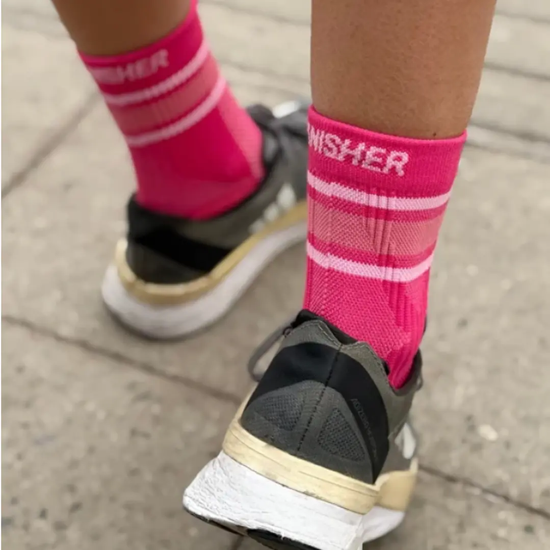 Calcetines de Running Finisher Lightweight con Compresión – Fucsia 2
