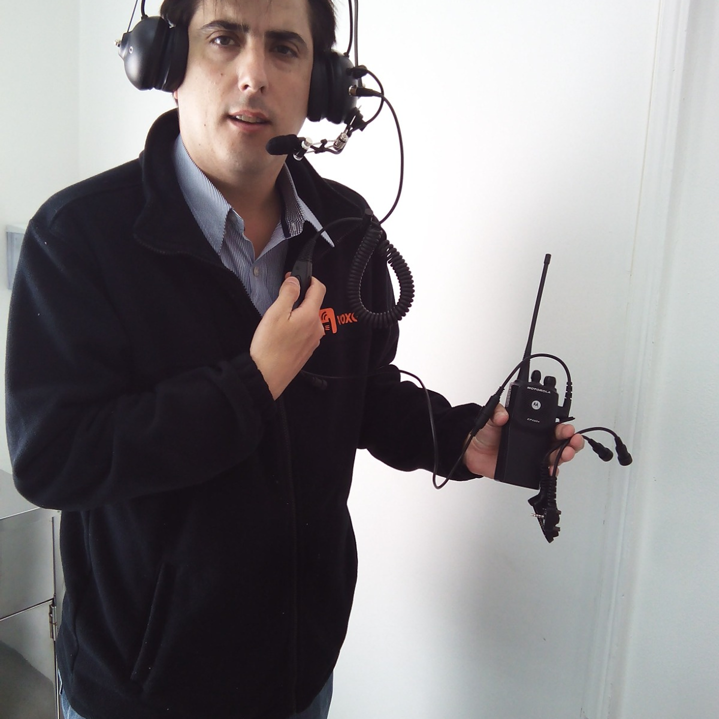 Diadema de alto ruido genérico o Auricular con cancelación de ruido y botón PTT redondo grande para radio Kenwood Baofeng Wouxun de 2 pines 2