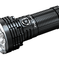 Linterna Fénix LR40R con 15000 lúmenes. Ilumina hasta 900 metros de distancia. hasta 177 horas de duración de batería en potencia Eco. 9 potencias de iluminación y 2 modos flash.