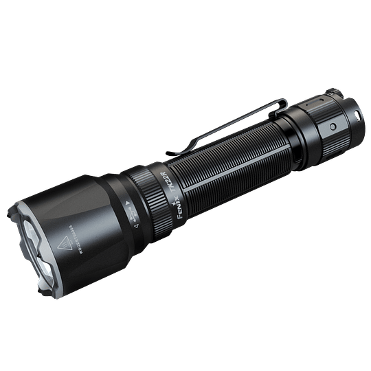 Linterna Fenix TK22R, con 3200 lumenes. Ilumina a 480 metros de distancia. 50 horas de duración de batería en potencia Baja. 4 potencias de iluminación mas estroboscópico.