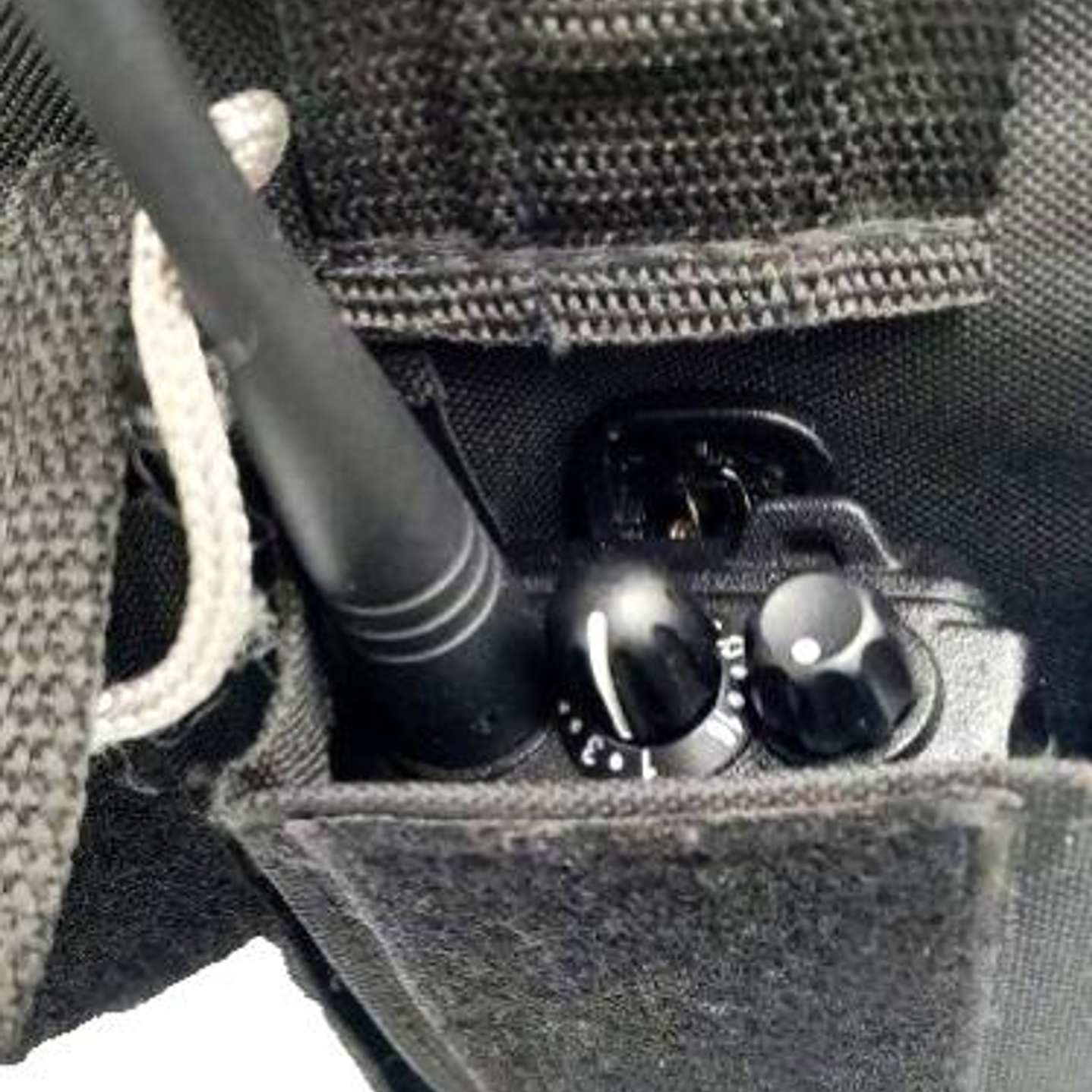 Pechera Universal con bolsillo para equipo de radio de doble seguridad  y bolsillo multiuso con reflectantes  10