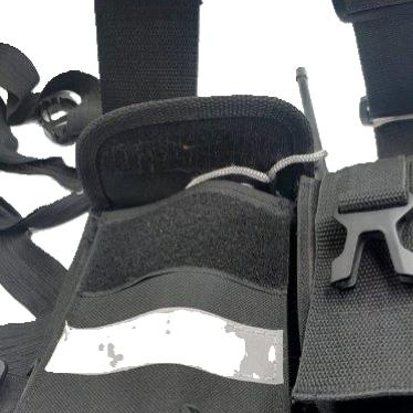 Pechera Universal con bolsillo para equipo de radio de doble seguridad  y bolsillo multiuso con reflectantes  14