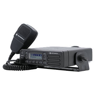 Motorola DEM™400 VHF 136-174 MHz 64CH analógico 45W Radio móvil con pantalla alfanumérica, diseñados para el chofer de todos los días, pensados para durar.