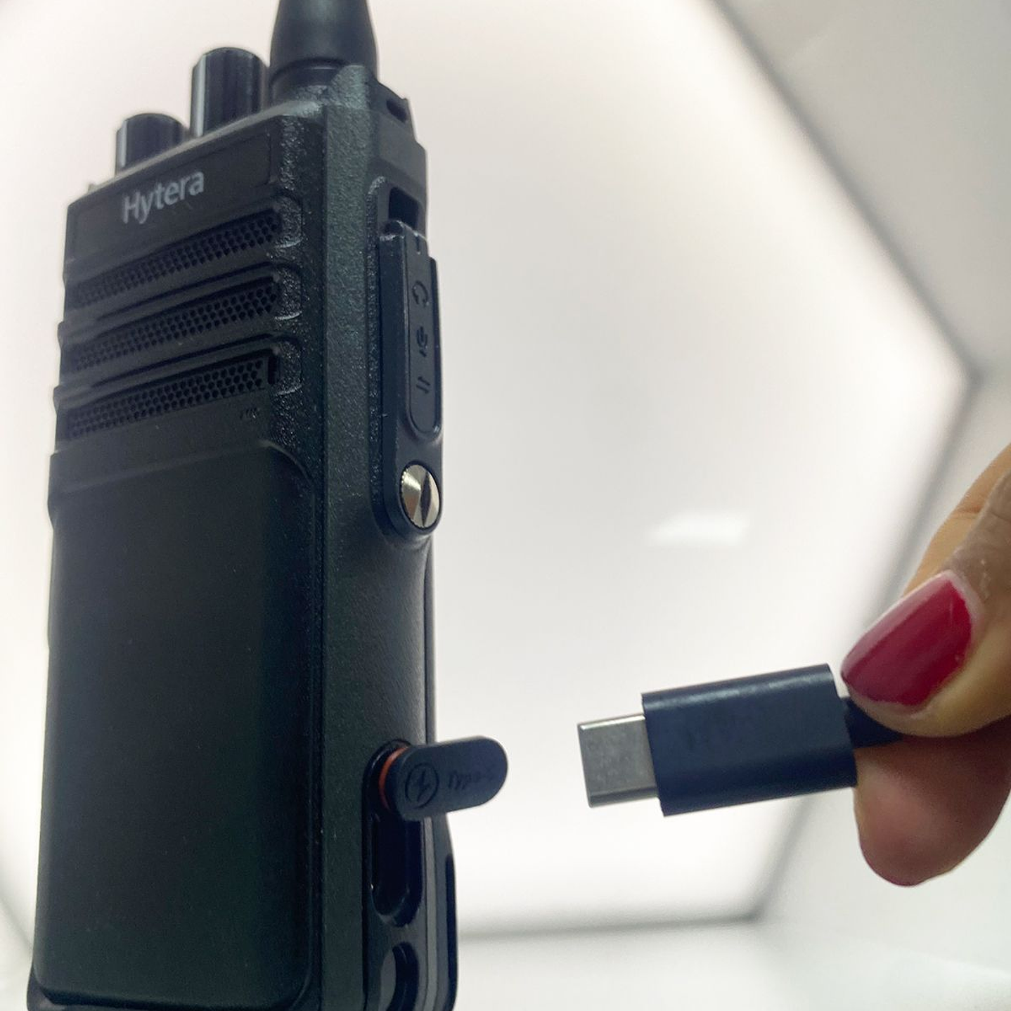 Hytera HP506 VHF 136-174 MHz 256CH Digital DMR y Analogico 5W Radio Digital Profesional DMR Tier II y Analogico IP67 y MIL-STD-810G, parlante anti magnético Precio con iva 1