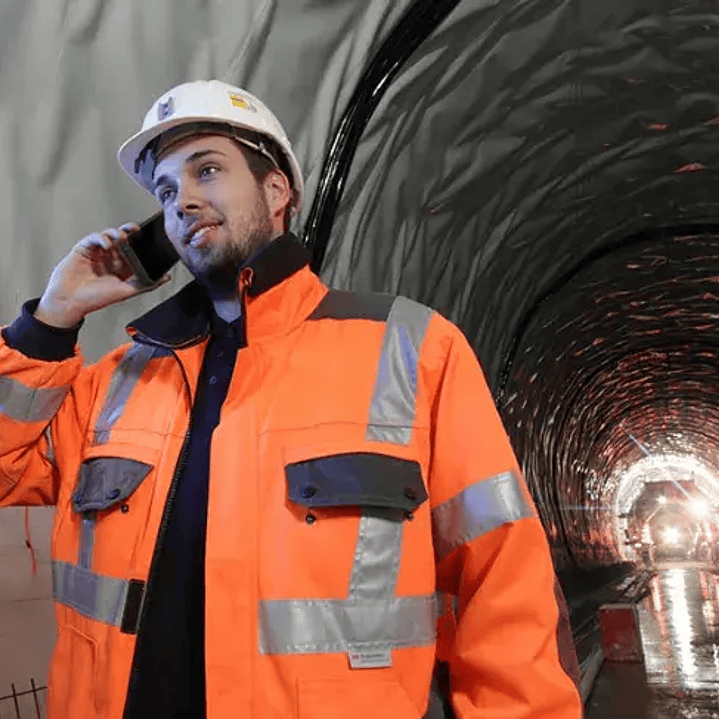 RugGear RG540 para comunicaciones de misión crítica (MCPTT y MCPTV) Su pantalla de 6 pulgadas y su conectividad 5G lo hacen perfecto para el mantenimiento remoto en entornos industriales. (A pedido) 7