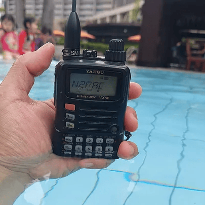 Yaesu VX-6R 144/222/430 MHz 5W Radio dual band VHF UHF IPX7 