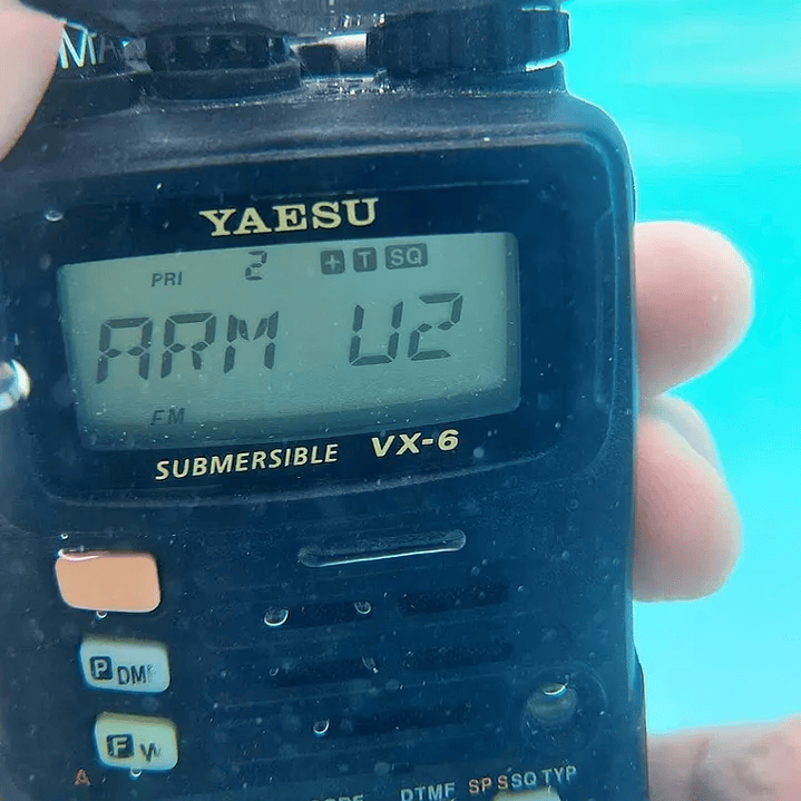 Yaesu VX-6R 144/222/430 MHz 5W Radio dual band VHF UHF IPX7 