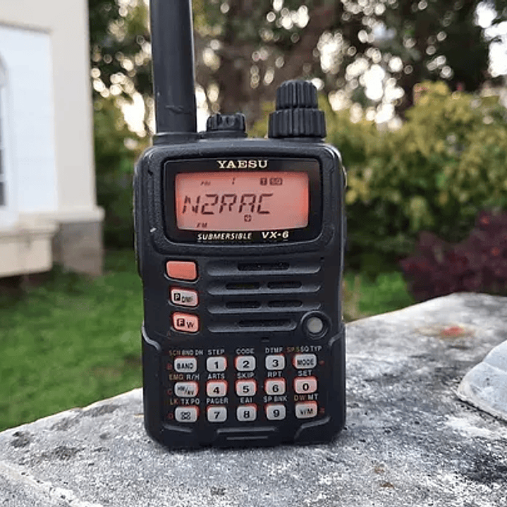 Yaesu VX-6R 144/222/430 MHz 5W Radio dual band VHF UHF IPX7 