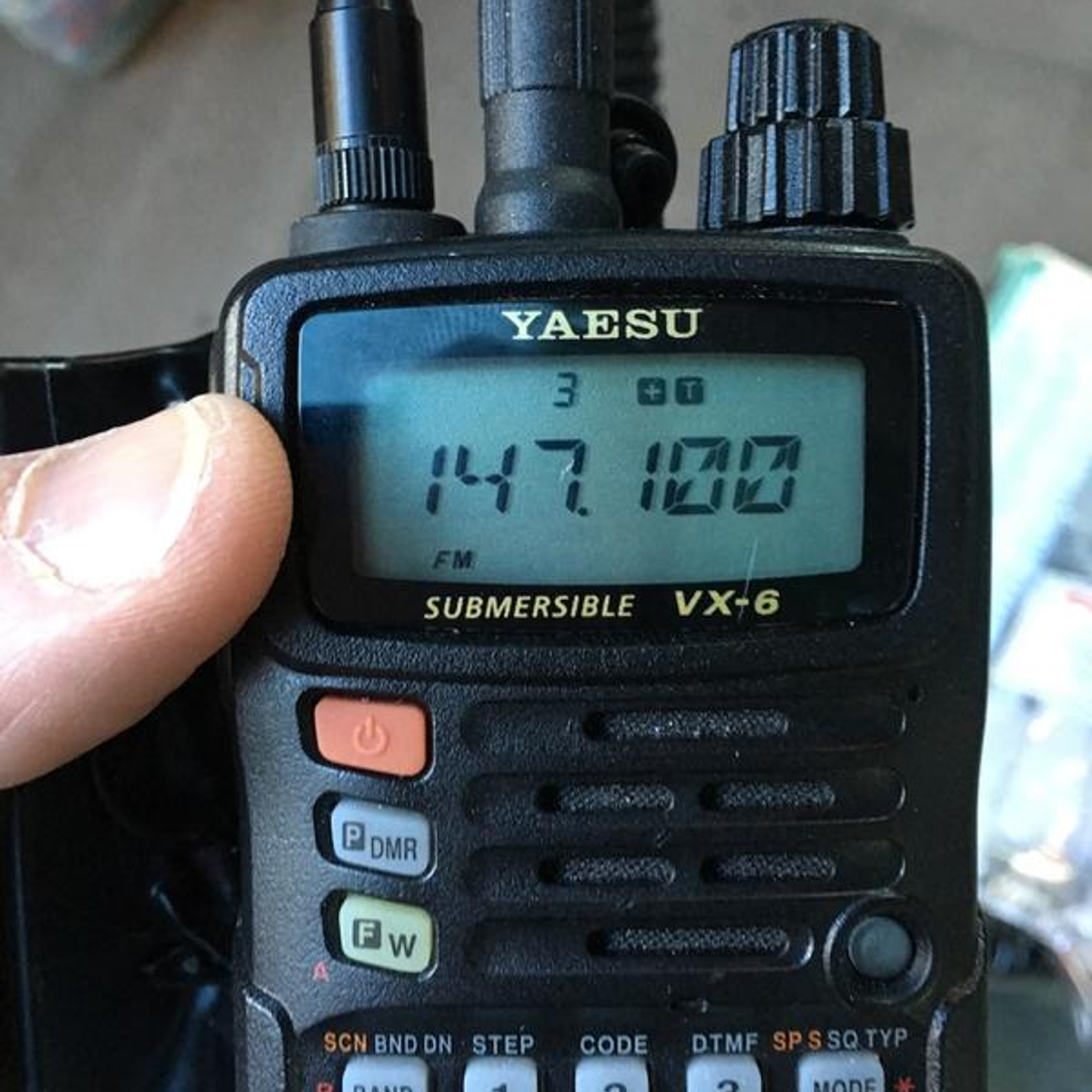 Yaesu VX-6R 144/222/430 MHz 5W Radio dual band VHF UHF IPX7 