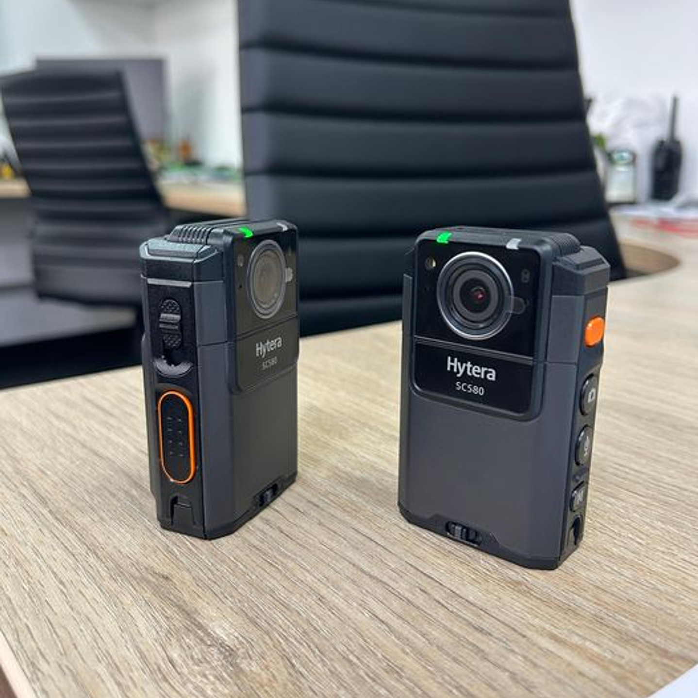 10 Hytera SC580 Bodycam +IDS 64GB y Radio PoC 4G 121°-150° IP68 158gr BT5.1 GPS Wifi Simcard Pre/Post Grabado de vídeo Vídeo Cifrado AES256 12 Horas grabación continua Cumple ley 21659 Precio con iva 55