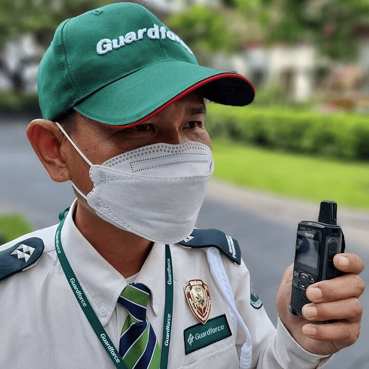 10 Hytera PNC360S + 10 EHS26R Auriculares + PoC Radio PTT sobre celular duradero y confiable para las condiciones más difíciles 14