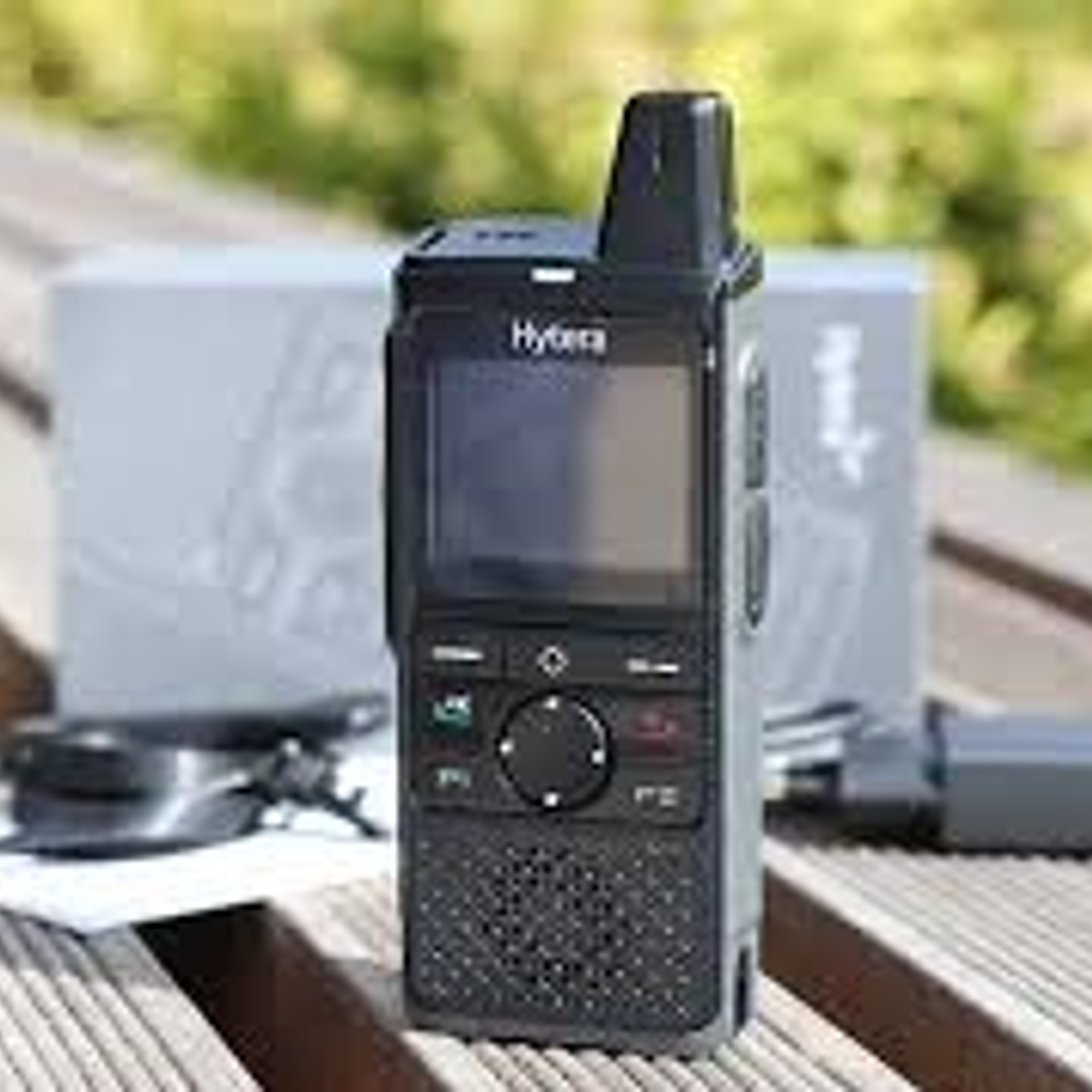 10 Hytera PNC360S + 10 EHS26R Auriculares + PoC Radio PTT sobre celular duradero y confiable para las condiciones más difíciles 20