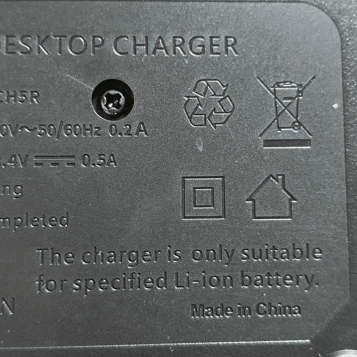 Baofeng AD-CH5R Cargador de escritorio enchufe EU Input 100-240V 50/60Hz 0,2A Output DC 8.4V 0,5A Precio con iva incluido  2