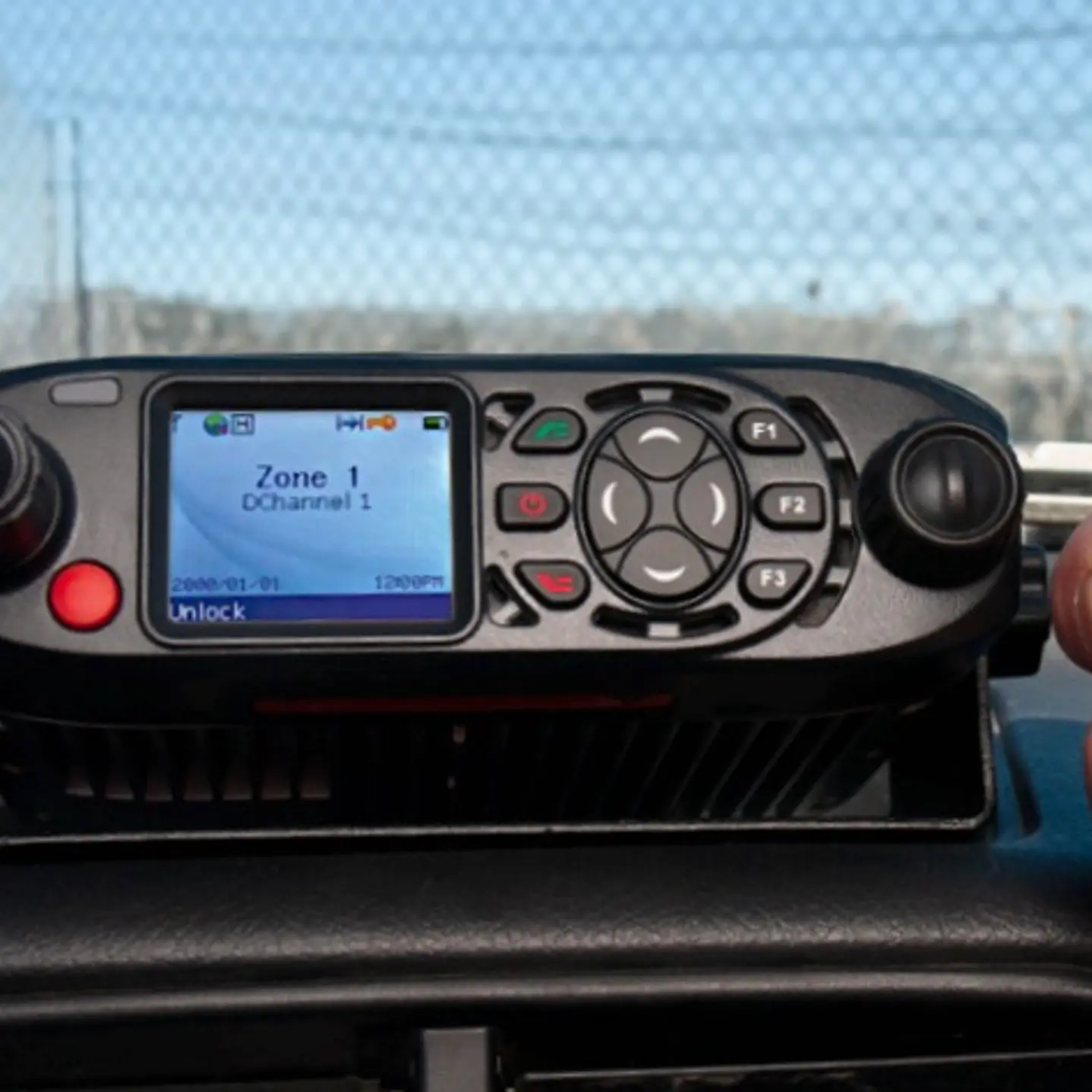 Tait TM-2210 B1 MUHF VHF 136-174 MHz 256CH Digital y Analogico 25W Radio móvil Digital y Analogica DMR Tier II Precio con iva incluido 1