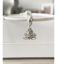 Charm Flor de Loto