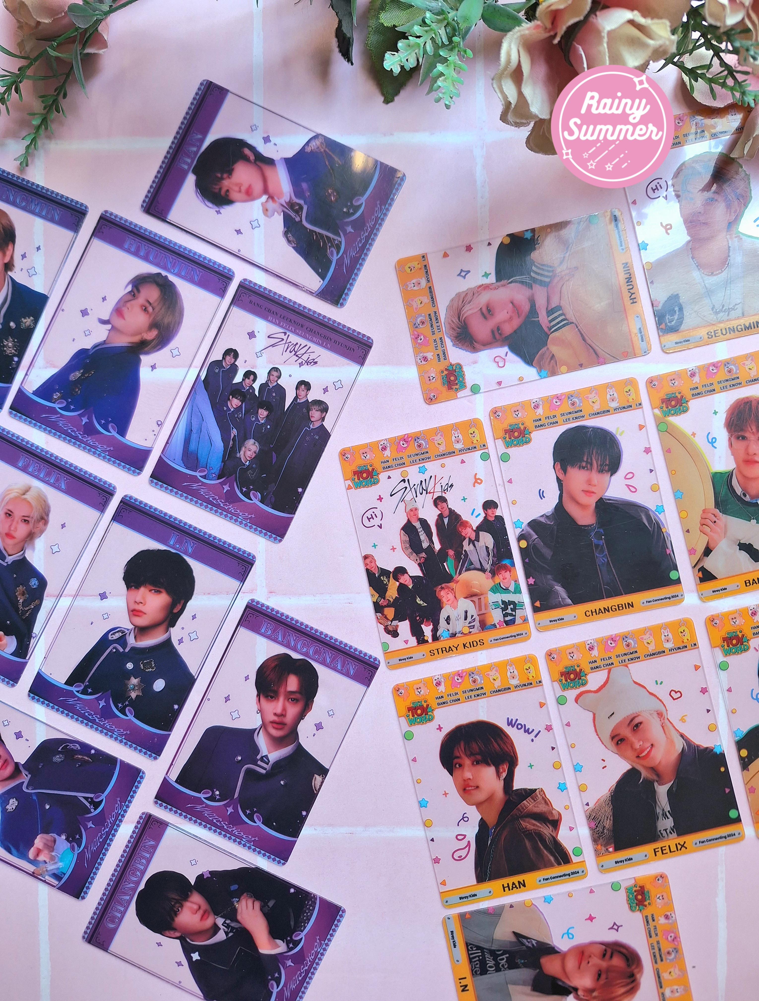 STRAY KIDS - LOMOCARDS DE PVC (MAGIC SCHOOL SKZ TOY WORLD)