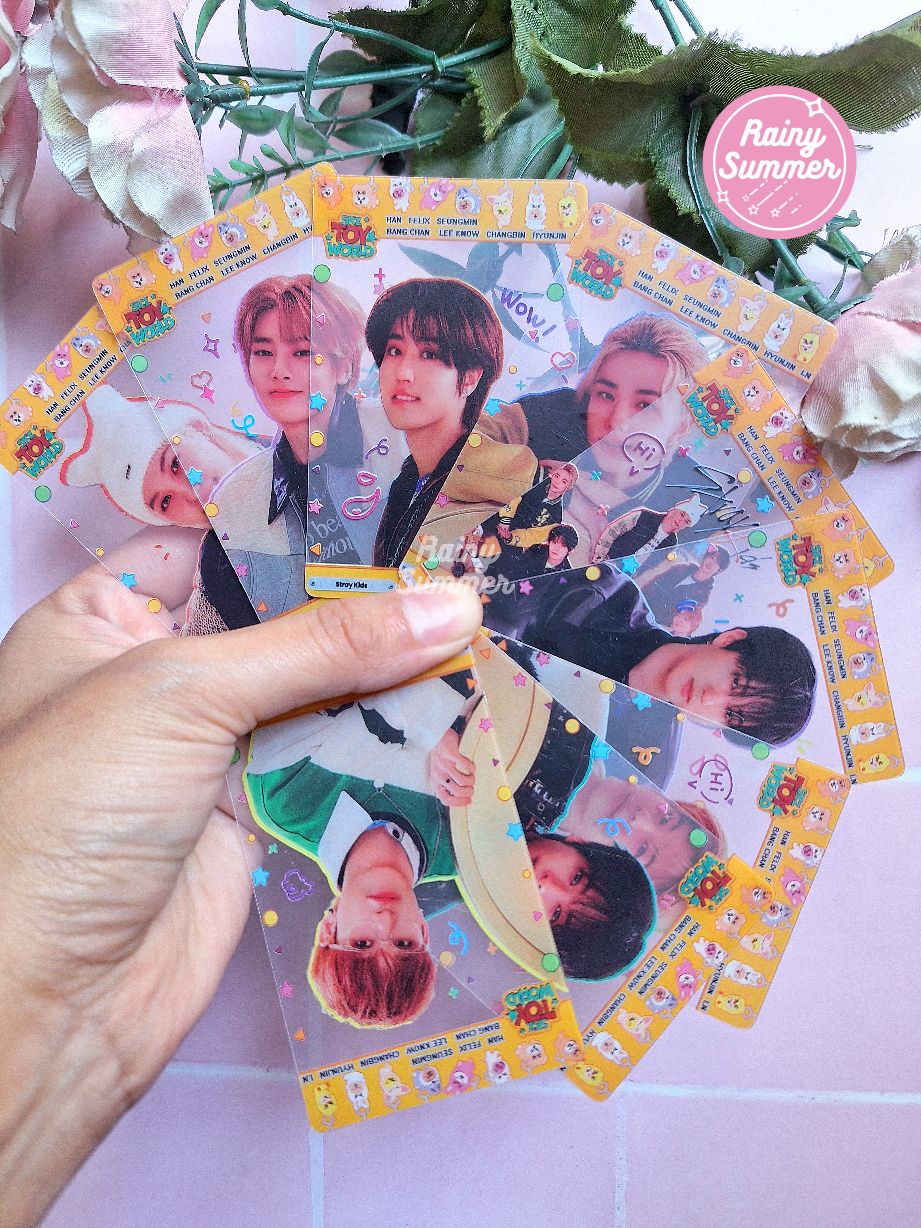 STRAY KIDS - LOMOCARDS DE PVC (MAGIC SCHOOL SKZ TOY WORLD)