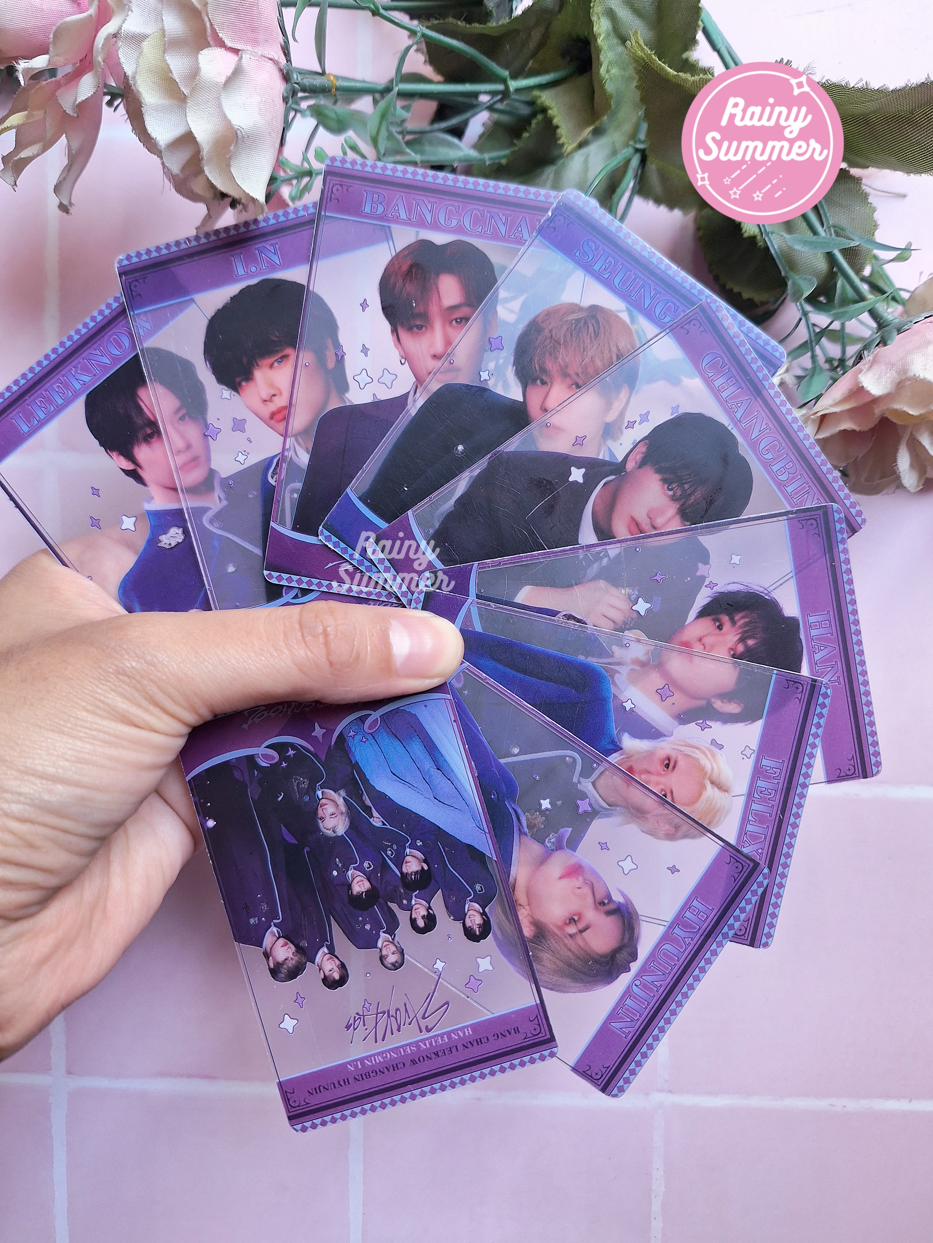 STRAY KIDS - LOMOCARDS DE PVC (MAGIC SCHOOL SKZ TOY WORLD)