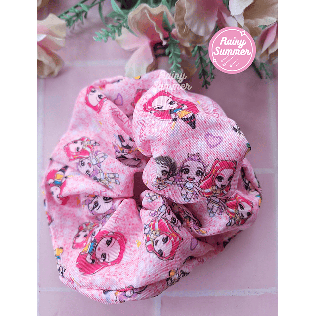 KPOP DEMON HUNTERS - MAXI SCRUNCHIE & CALCETINES