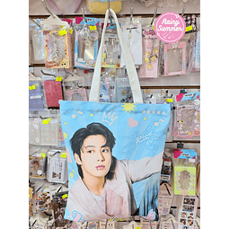 BTS JUNGKOOK - TOTEBAG CON CIERRE