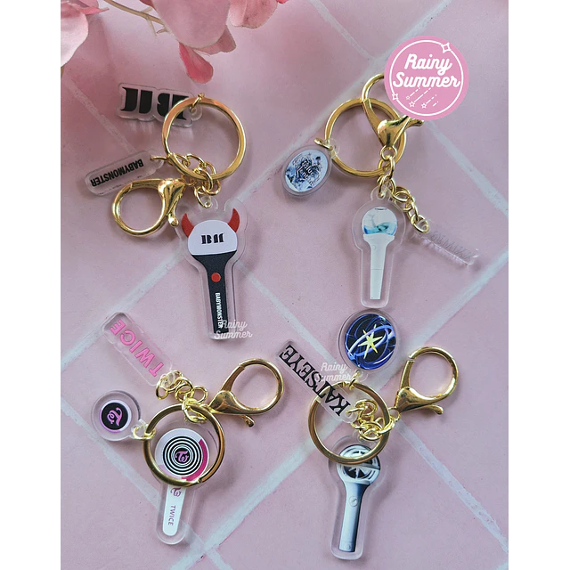 TWICE, KATSEYE, BABYMONSTER Y NMIXX- LLAVEROS ACRÍLICOS LIGHTSTICK
