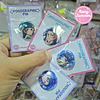 LOS DIARIOS DE LA BOTICARIA - CHAPITAS / PINS HOLOGRÁFICOS
