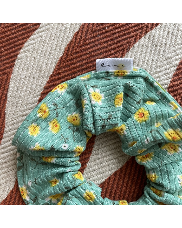 Moño margaritas verde