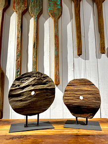 Escultura rueda antigua de madera nativa