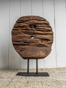 Escultura rueda antigua de madera nativa