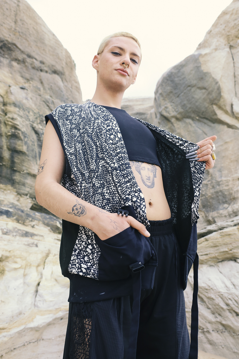 KUMO VEST Snake Fance 1