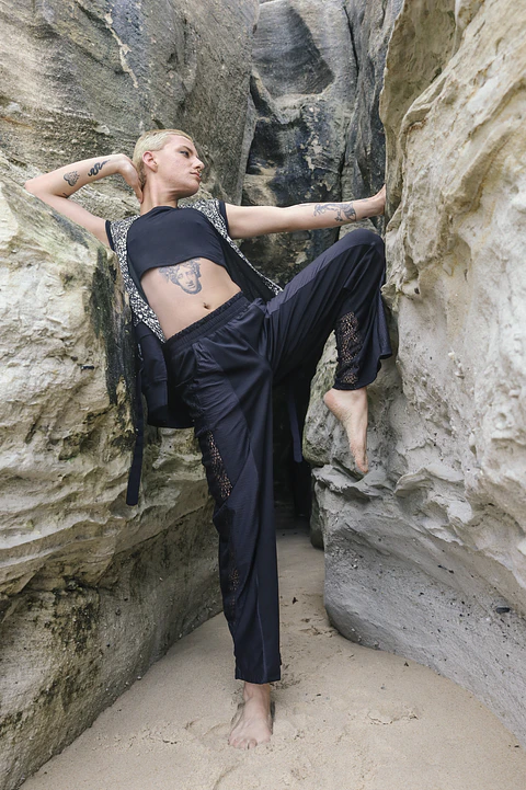 LION PANTS 
