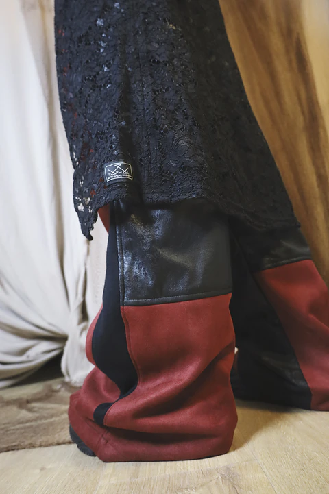 LION PANTS RED