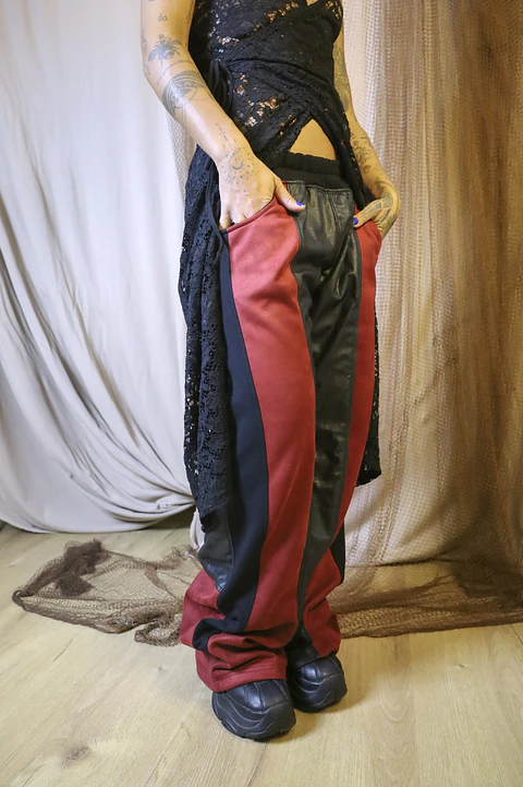 LION PANTS RED