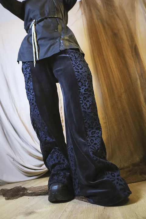 LION PANTS 