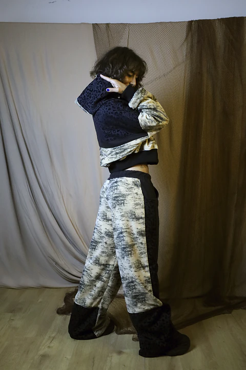 LION PANTS 