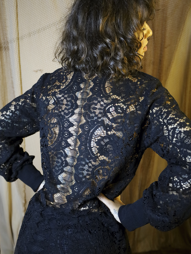 WAVE ASYMMETRIC SHIRT LACE 4