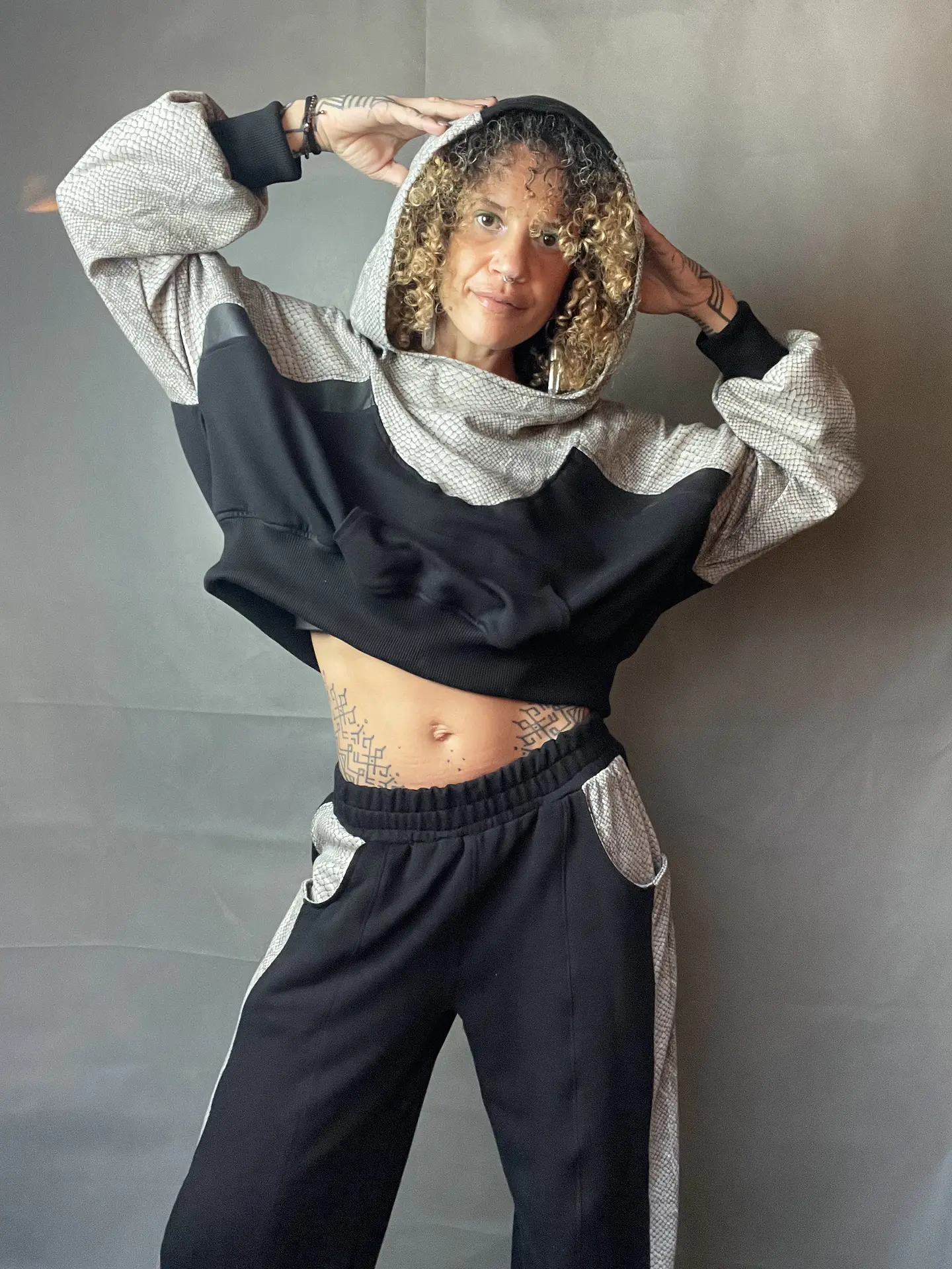CHETAH HOODIE CROP 4