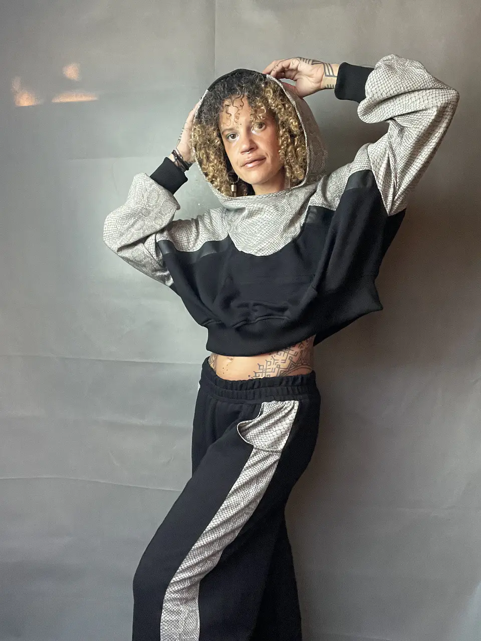 CHETAH HOODIE CROP 5