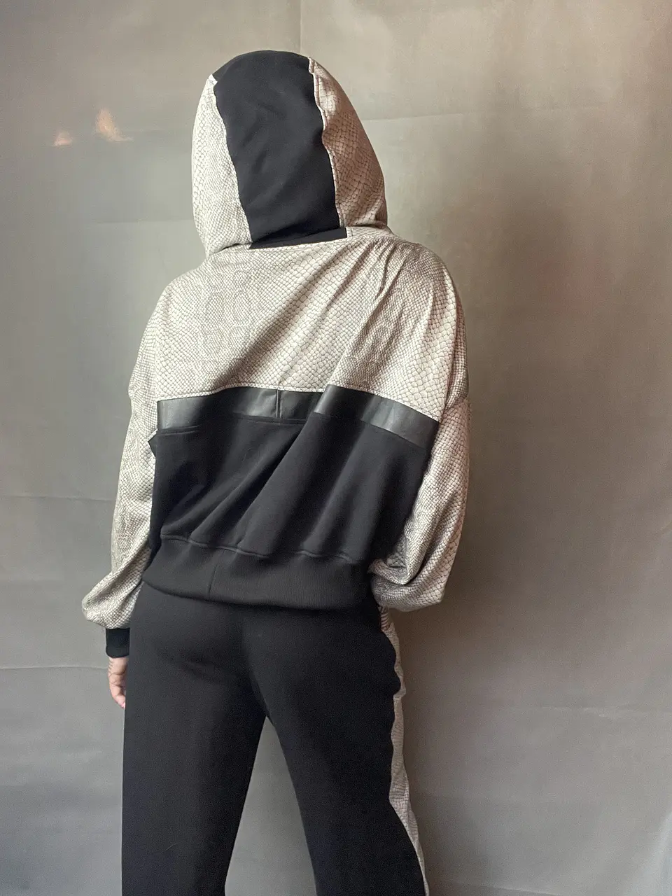 CHETAH HOODIE CROP 7