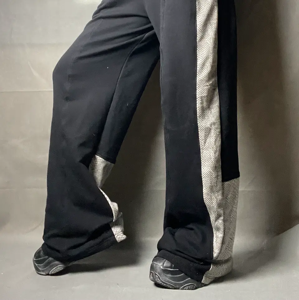 LION PANTS  2