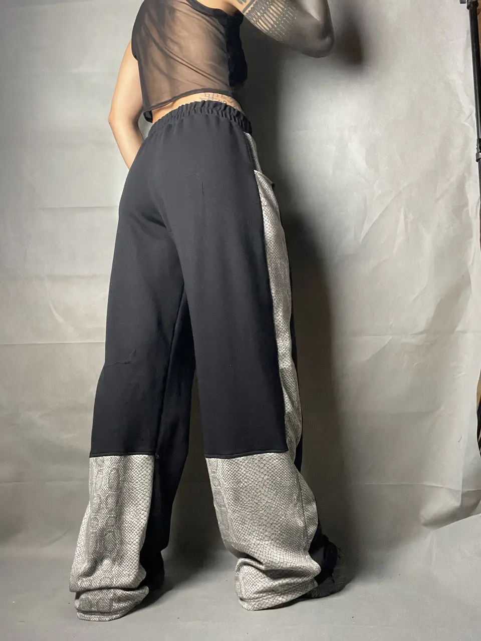 LION PANTS  4