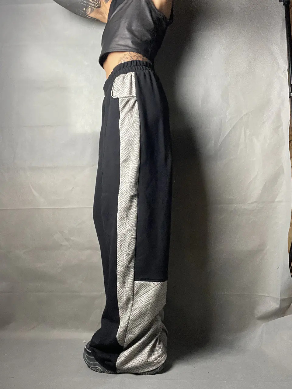 LION PANTS  5