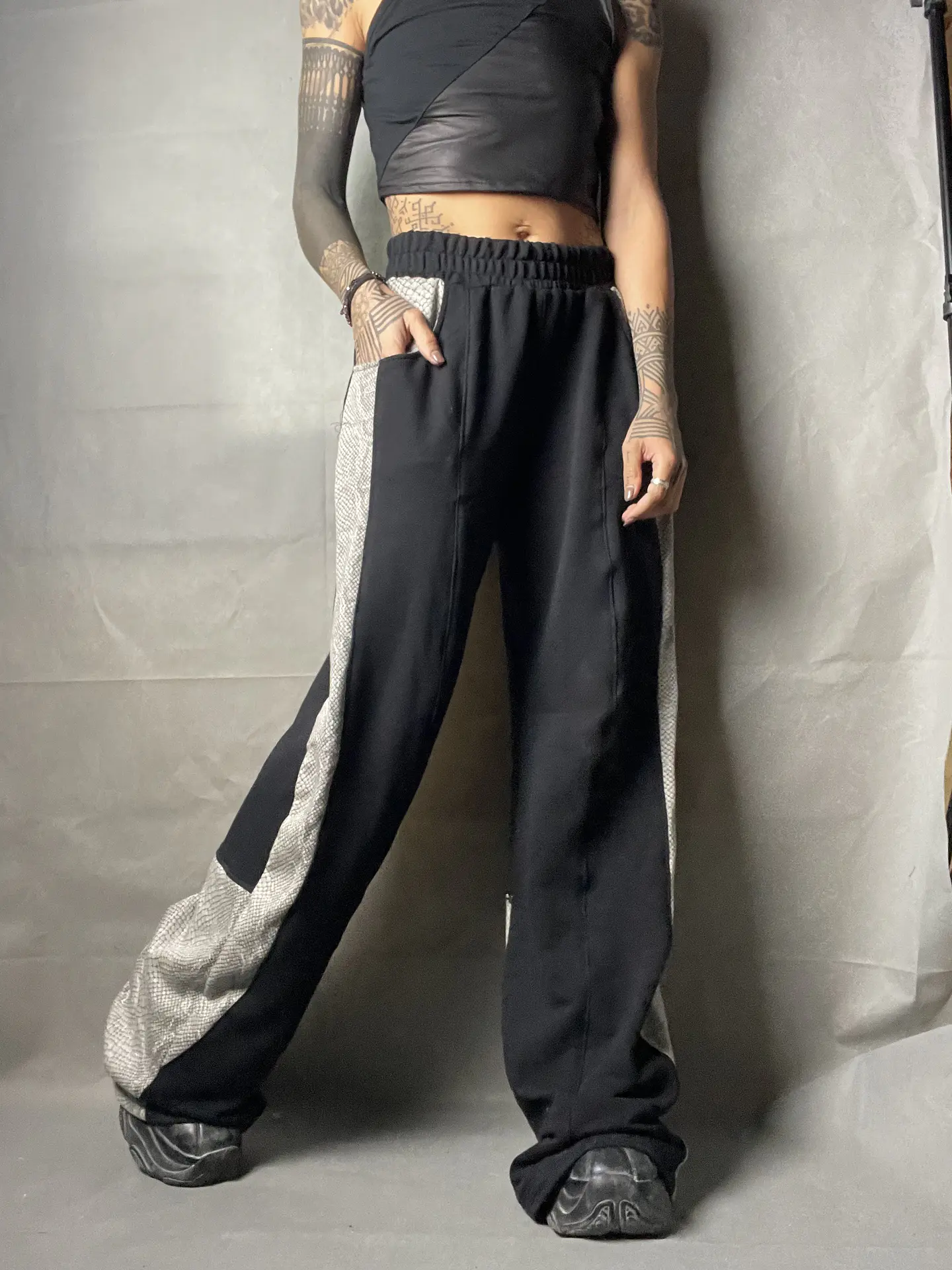 LION PANTS  1