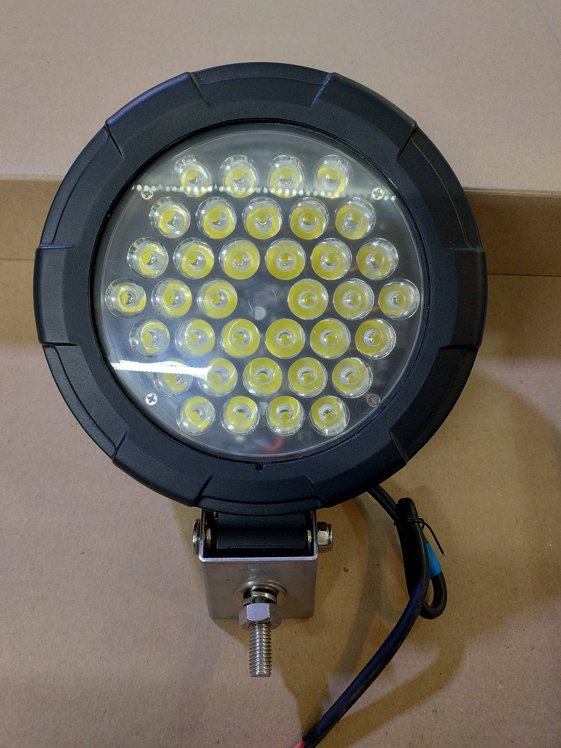 Foco LED 100w heavy duty  1