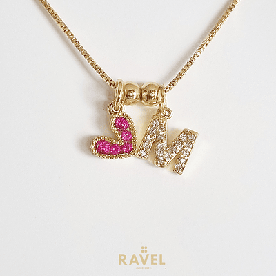 CADENA LETRA BRILLANTE & CORAZON FUCSIA