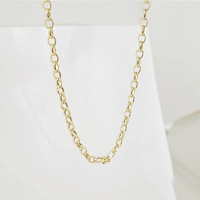 collar ovalado dorado