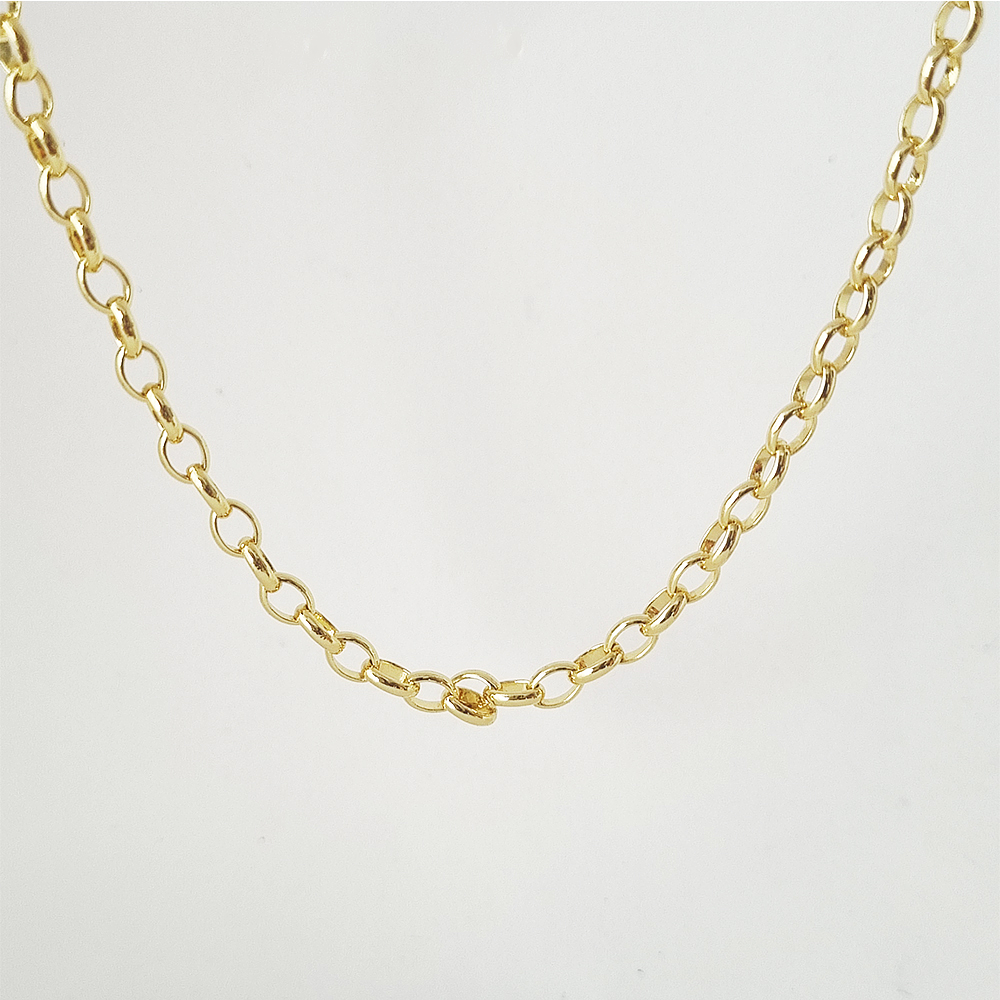 collar ovalado dorado